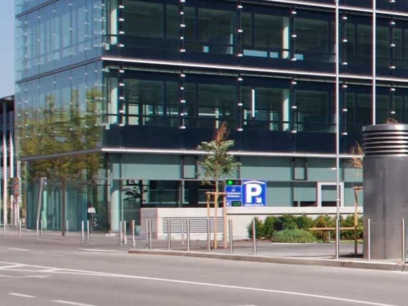 Parkplätze vor dem Office Park am Flughafen Wien